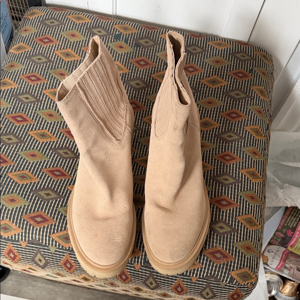 Stylish Tan Women's Boots 9.5